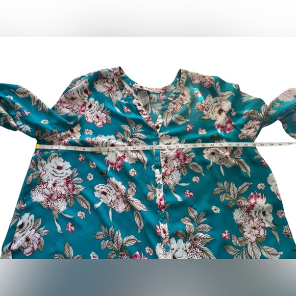 Catherine’s Women’s size 2X Teal floral lightweight blouse. Button up - Picture 7 of 8